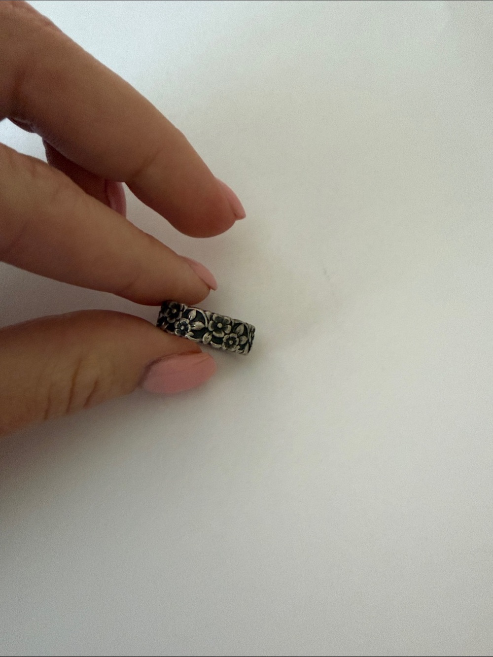 Floral Pattern Silver Band Ring - Size: 6/6.5